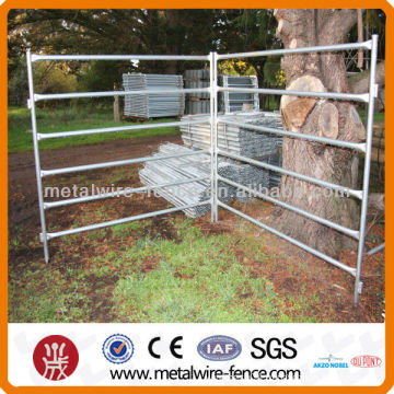 Round style livestock panels